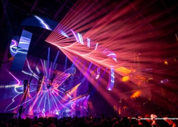 ©Joshua Timmermans & Noble Visions Vibrant laser lights illuminate a concert crowd, creating a dynamic atmosphere.